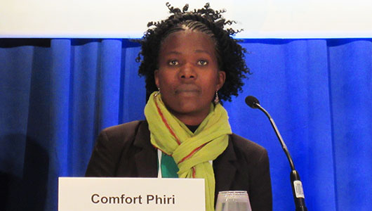  Comfort Phiri, en su intervención en la CROI 2016. Foto: Liz Highleyman, hivandhepatitis.com